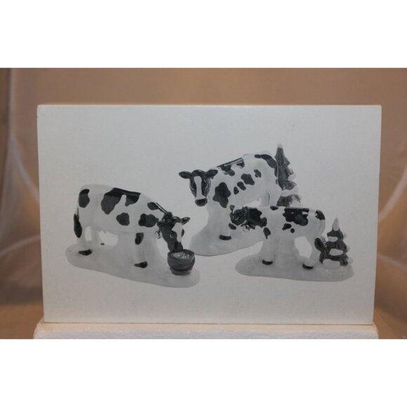 Dept 56 Snow Village - A Herd of Holiday Heifers - Picture 5 of 6